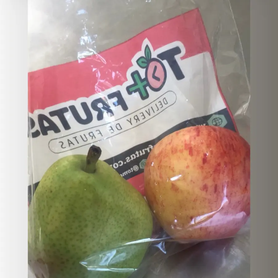 Kit com duas frutas inteiras